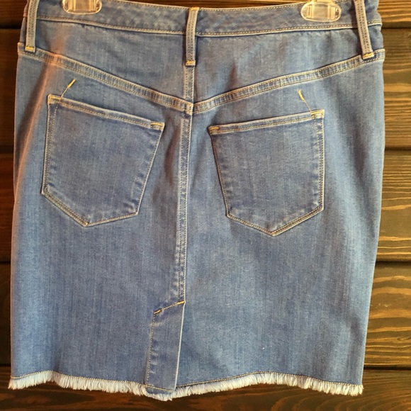 Cute Denim Skirt! - Picture 4 of 5